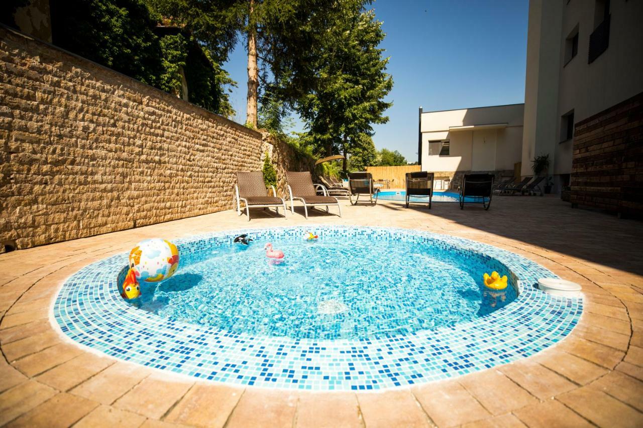 A Hoteli - Hotel Slatina Vrnjačka Banja Kültér fotó